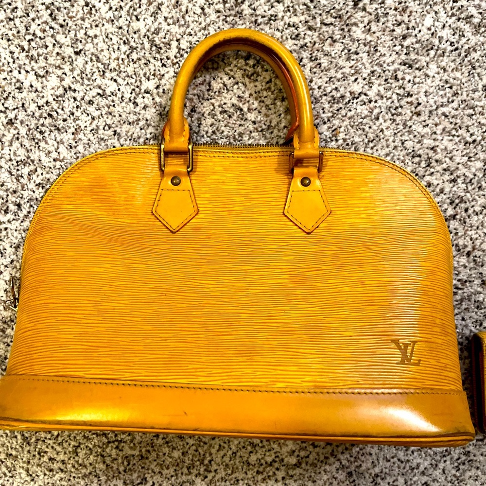 Louis Vuitton YELLOW EPI ALMA